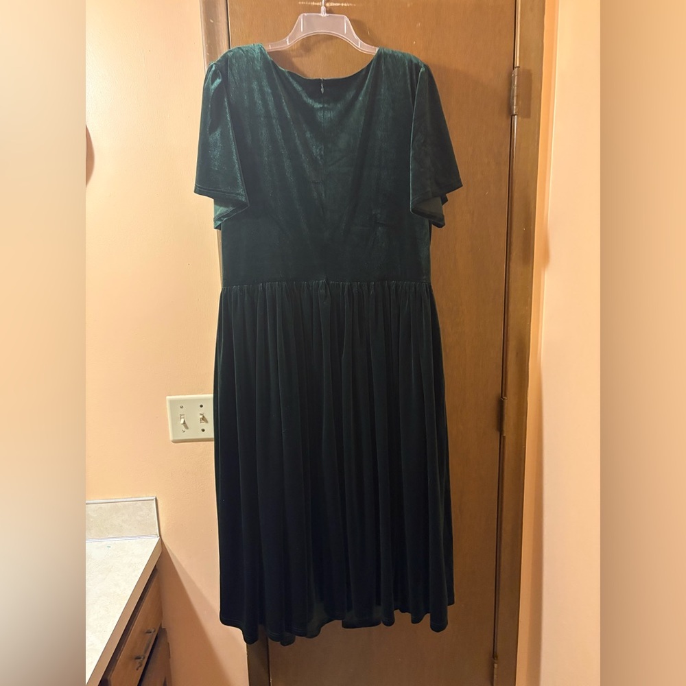 NWT Jessakae Riverwood Green Velvet Midi Dress - Picture 5 of 9